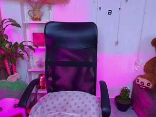 sharlottxl's CamSoda show and profile