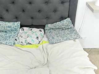 casey-jamess's CamSoda show and profile