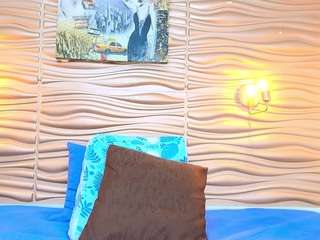 mia-pineda Live Webcam on CamSoda