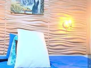 mia-pineda Live Webcam on CamSoda