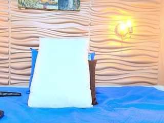 mia-pineda webcam