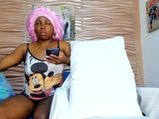 mia-pineda webcam model