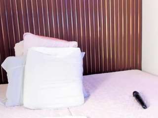 Mia Pineda live cam preview