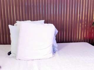 Mia Pineda live cam preview