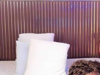 Mia Pineda live cam preview
