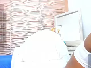 mia-pineda's Live Sex Cam Show