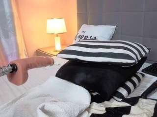 hornyafricangirl's CamSoda show and profile