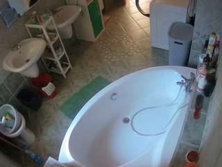 Voyeurcam-julmodels-bath-1st-1