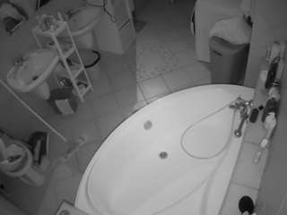 Voyeurcam-julmodels-bath-1st-1