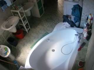 Voyeurcam-julmodels-bath-1st-1