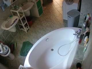 voyeurcam-julmodels-bath-1st-1 Maturerube camsoda