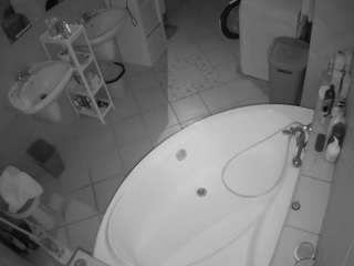 voyeurcam-julmodels-bath-1st-1