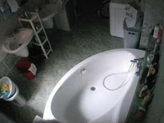 voyeurcam-julmodels-bath-1st-1 Adult Cam Models camsoda