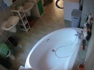 Amandaxxx camsoda voyeurcam-julmodels-bath-1st-1