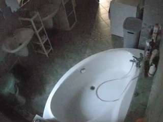 voyeurcam-julmodels-bath-1st-1