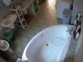 camsoda voyeurcam-julmodels-bath-1st-1