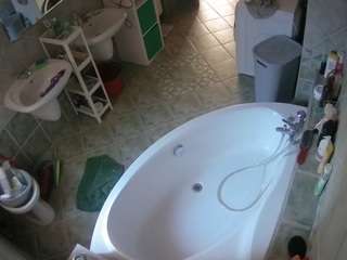 camsoda voyeurcam-julmodels-bath-1st-1