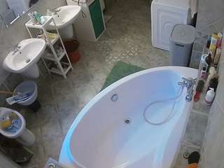 voyeurcam-julmodels-bath-1st-1