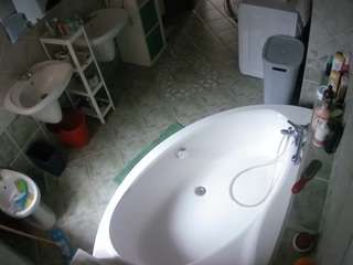 Voyeu House camsoda voyeurcam-julmodels-bath-1st-1