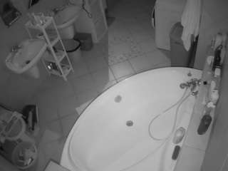 Voyeur House Cams camsoda voyeurcam-julmodels-bath-1st-1