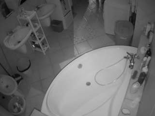 Free Cam Models camsoda voyeurcam-julmodels-bath-1st-1