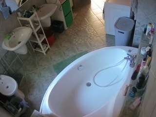 voyeurcam-julmodels-bath-1st-1 Cam Model Sites camsoda