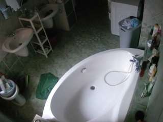 Cumtranny camsoda voyeurcam-julmodels-bath-1st-1