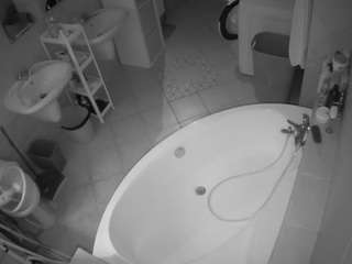 Voyeur Live House camsoda voyeurcam-julmodels-bath-1st-1