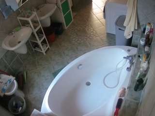 Show Nude Models voyeurcam-julmodels-bath-1st-1 camsoda