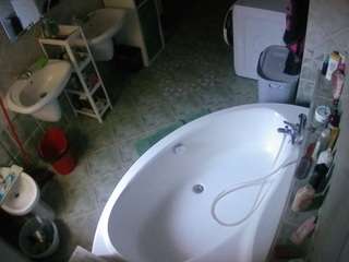 Voyur House camsoda voyeurcam-julmodels-bath-1st-1