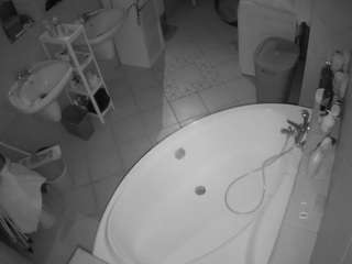 Voyeur House Video camsoda voyeurcam-julmodels-bath-1st-1