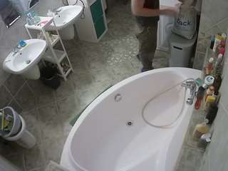 Male Cam Models camsoda voyeurcam-julmodels-bath-1st-1