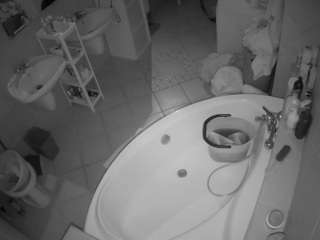 Live Cam Models camsoda voyeurcam-julmodels-bath-1st-1