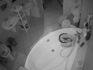 Live House Voyeur camsoda voyeurcam-julmodels-bath-1st-1