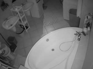 Voyour House camsoda voyeurcam-julmodels-bath-1st-1