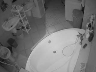 Live Model Cams camsoda voyeurcam-julmodels-bath-1st-1