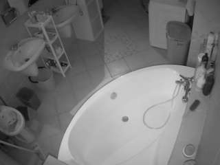 Veyeur House camsoda voyeurcam-julmodels-bath-1st-1