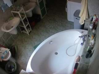 Live Cam Models camsoda voyeurcam-julmodels-bath-1st-1