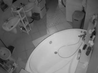 Vojeur House camsoda voyeurcam-julmodels-bath-1st-1