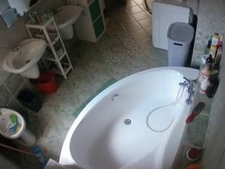 Vouyeur House camsoda voyeurcam-julmodels-bath-1st-1