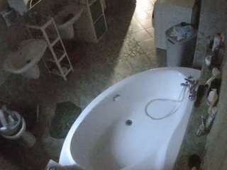 Oyeur House camsoda voyeurcam-julmodels-bath-1st-1