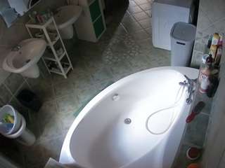 Veyeur House camsoda voyeurcam-julmodels-bath-1st-1