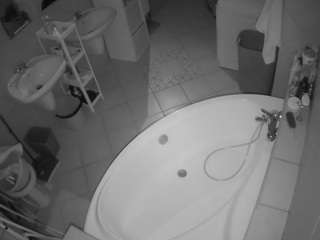 Vojeur House camsoda voyeurcam-julmodels-bath-1st-1