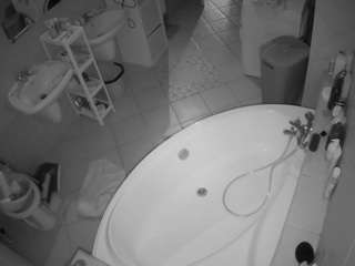 Ohmibod Models camsoda voyeurcam-julmodels-bath-1st-1