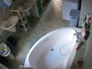 Cam Models Swedish camsoda voyeurcam-julmodels-bath-1st-1