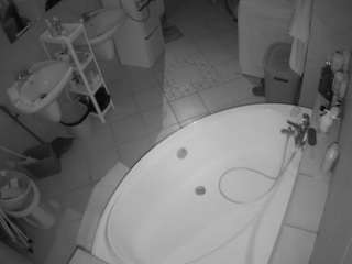 Voyeru House camsoda voyeurcam-julmodels-bath-1st-1