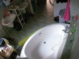 voyeurcam-julmodels-bath-1st-1