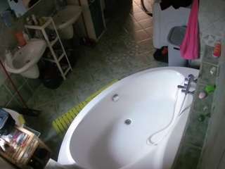 voyeurcam-julmodels-bath-1st-1