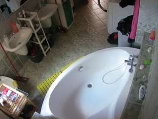 voyeurcam-julmodels-bath-1st-1