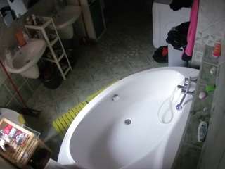 voyeurcam-julmodels-bath-1st-1